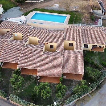 Residence Baia Sant Anna Con Piscina Tanaunella Eksteriør billede