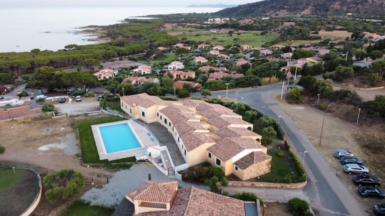 Residence Baia Sant Anna Con Piscina Tanaunella Eksteriør billede