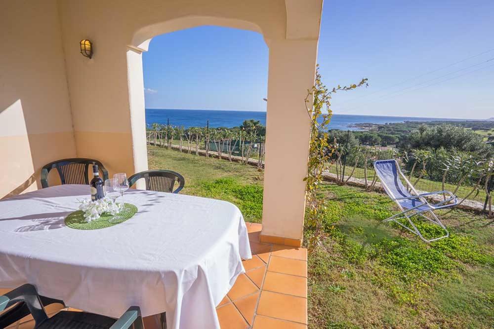 Residence Baia Sant Anna Con Piscina Tanaunella Eksteriør billede