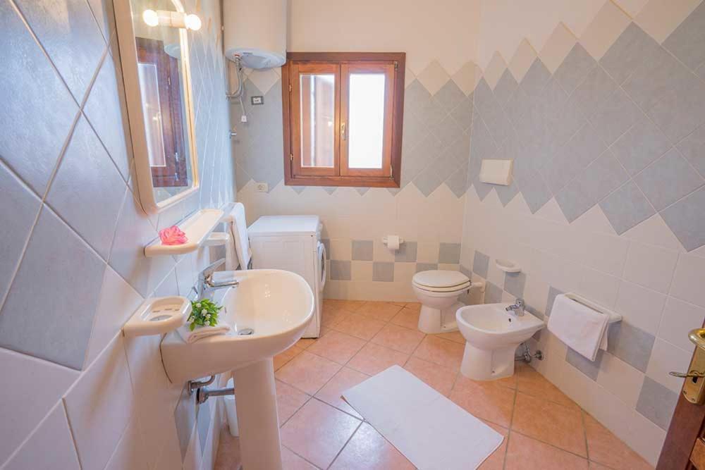 Residence Baia Sant Anna Con Piscina Tanaunella Eksteriør billede