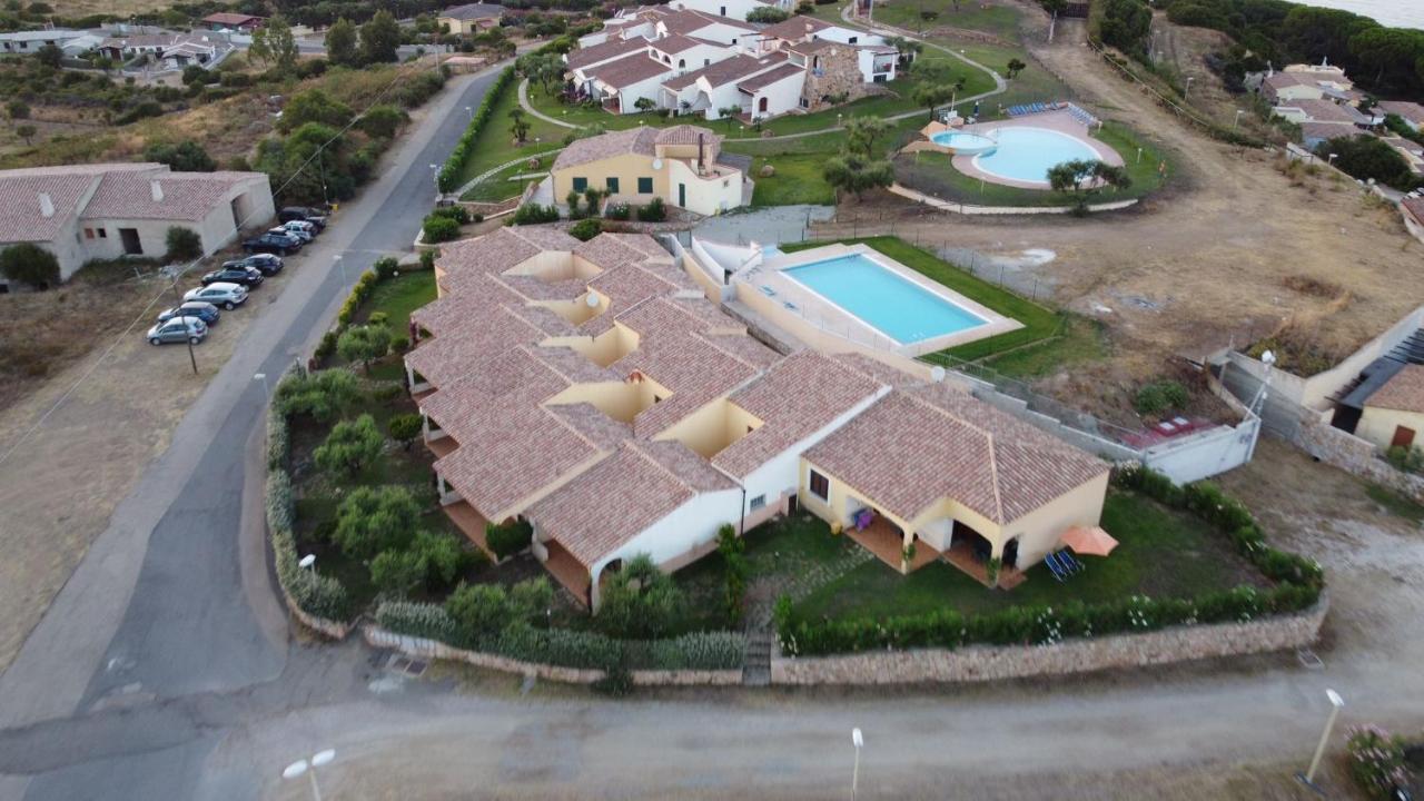 Residence Baia Sant Anna Con Piscina Tanaunella Eksteriør billede