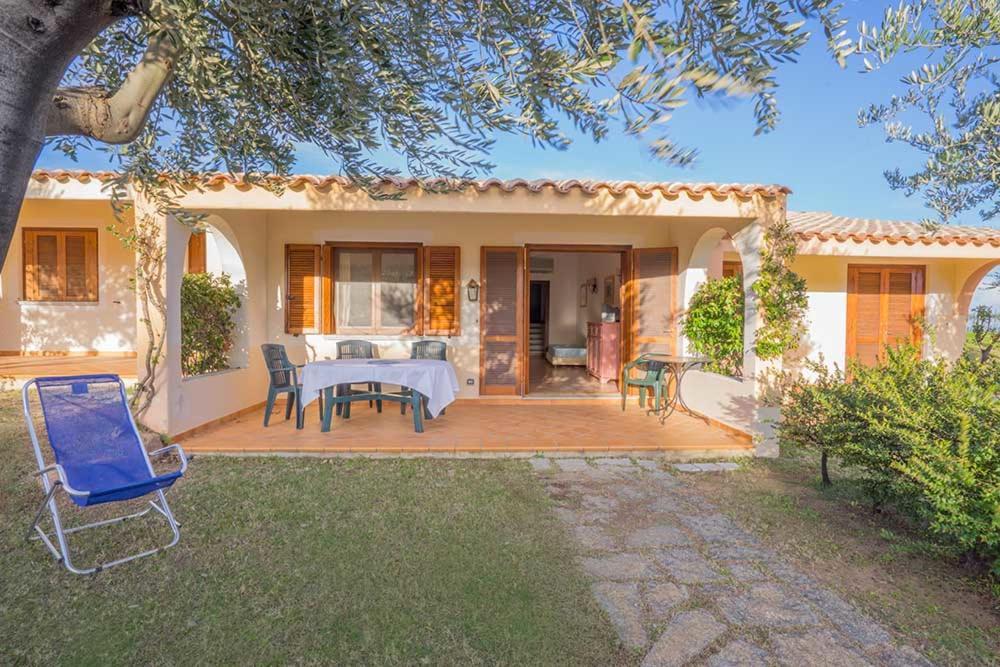 Residence Baia Sant Anna Con Piscina Tanaunella Eksteriør billede