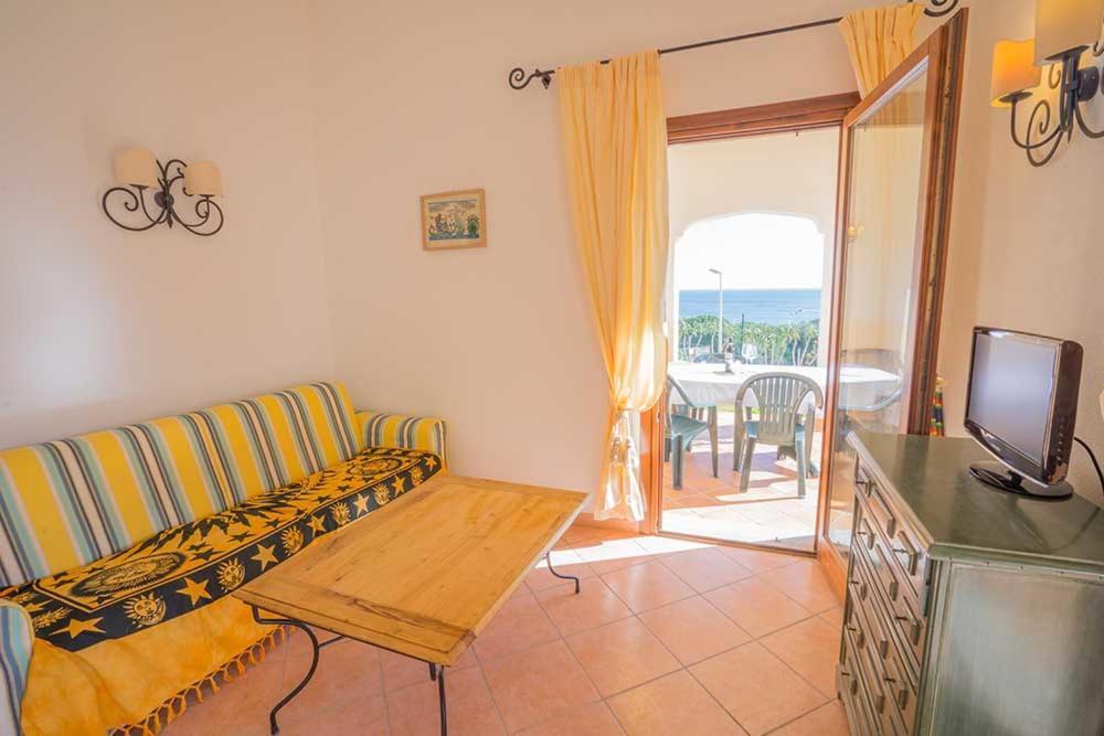 Residence Baia Sant Anna Con Piscina Tanaunella Eksteriør billede