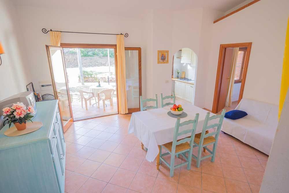 Residence Baia Sant Anna Con Piscina Tanaunella Eksteriør billede