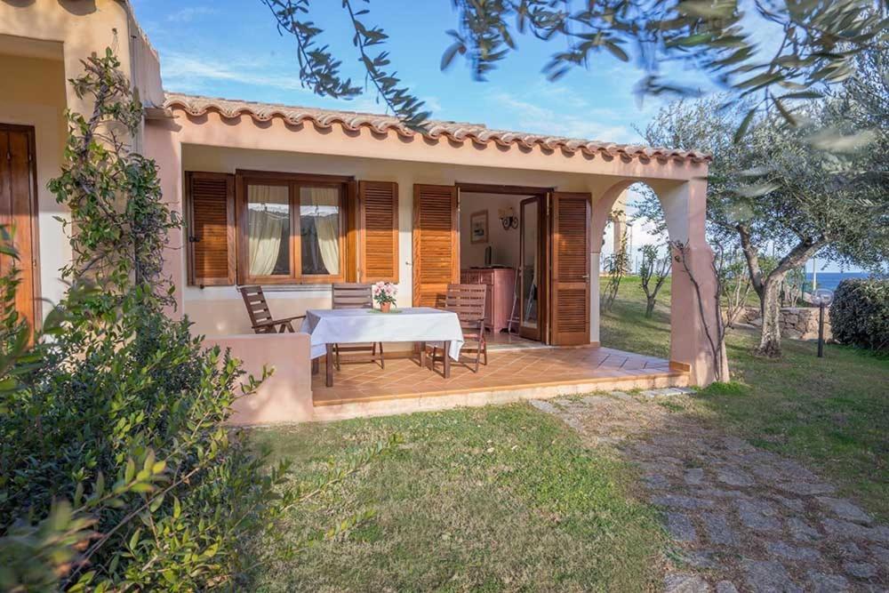 Residence Baia Sant Anna Con Piscina Tanaunella Eksteriør billede