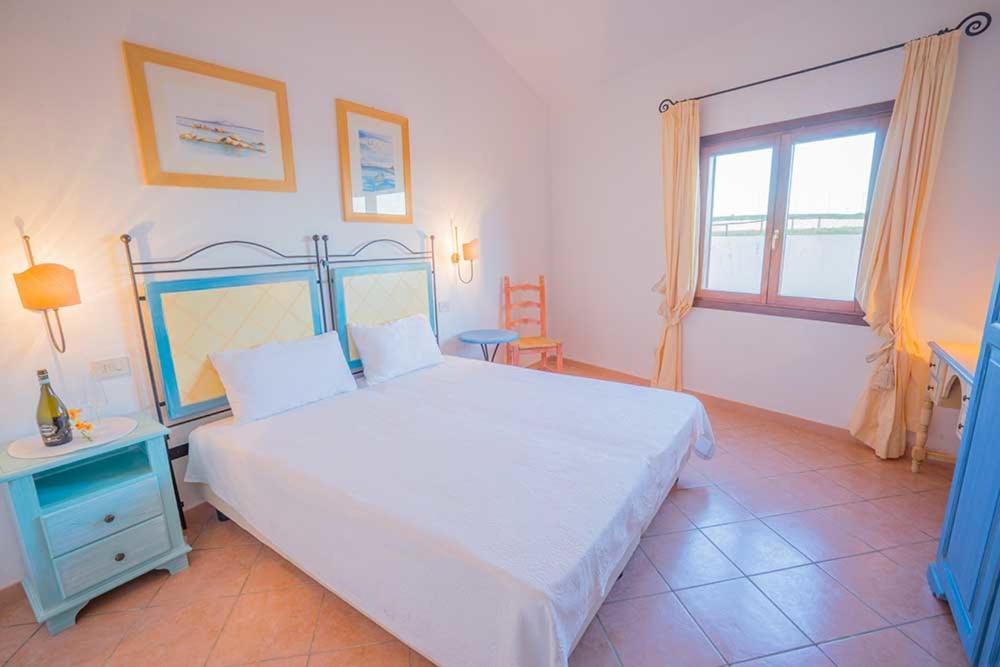 Residence Baia Sant Anna Con Piscina Tanaunella Eksteriør billede
