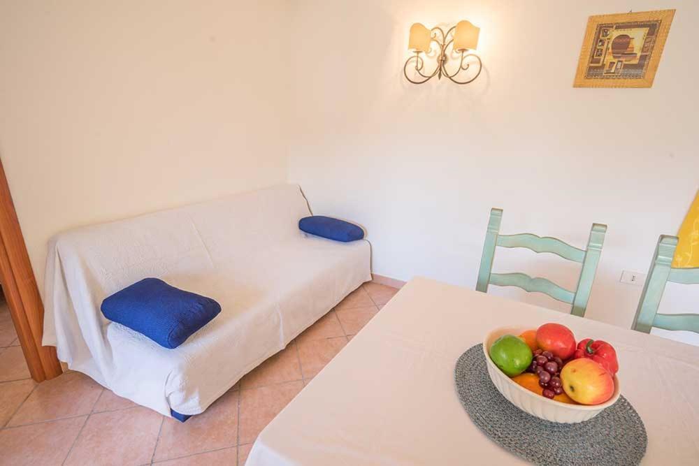 Residence Baia Sant Anna Con Piscina Tanaunella Eksteriør billede