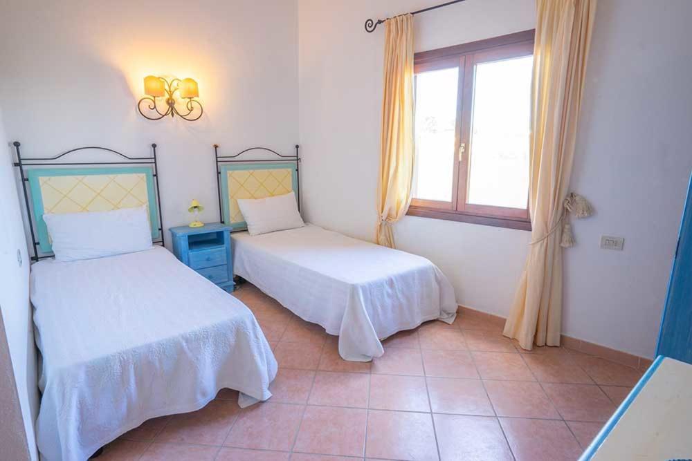 Residence Baia Sant Anna Con Piscina Tanaunella Eksteriør billede