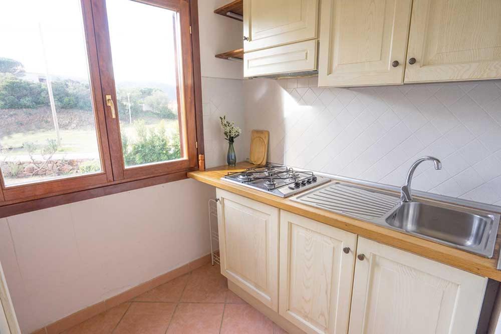 Residence Baia Sant Anna Con Piscina Tanaunella Eksteriør billede