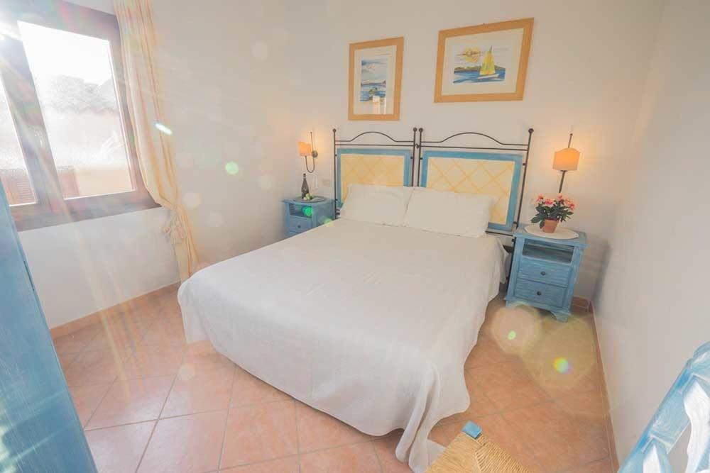 Residence Baia Sant Anna Con Piscina Tanaunella Eksteriør billede