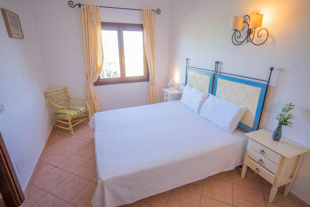 Residence Baia Sant Anna Con Piscina Tanaunella Eksteriør billede