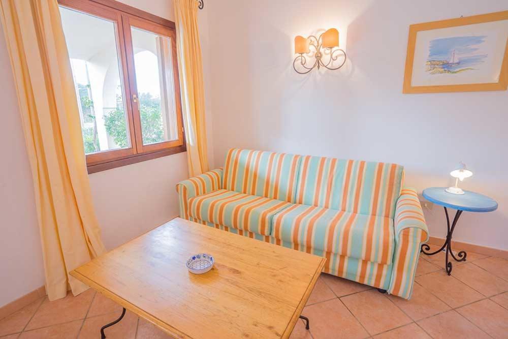 Residence Baia Sant Anna Con Piscina Tanaunella Eksteriør billede