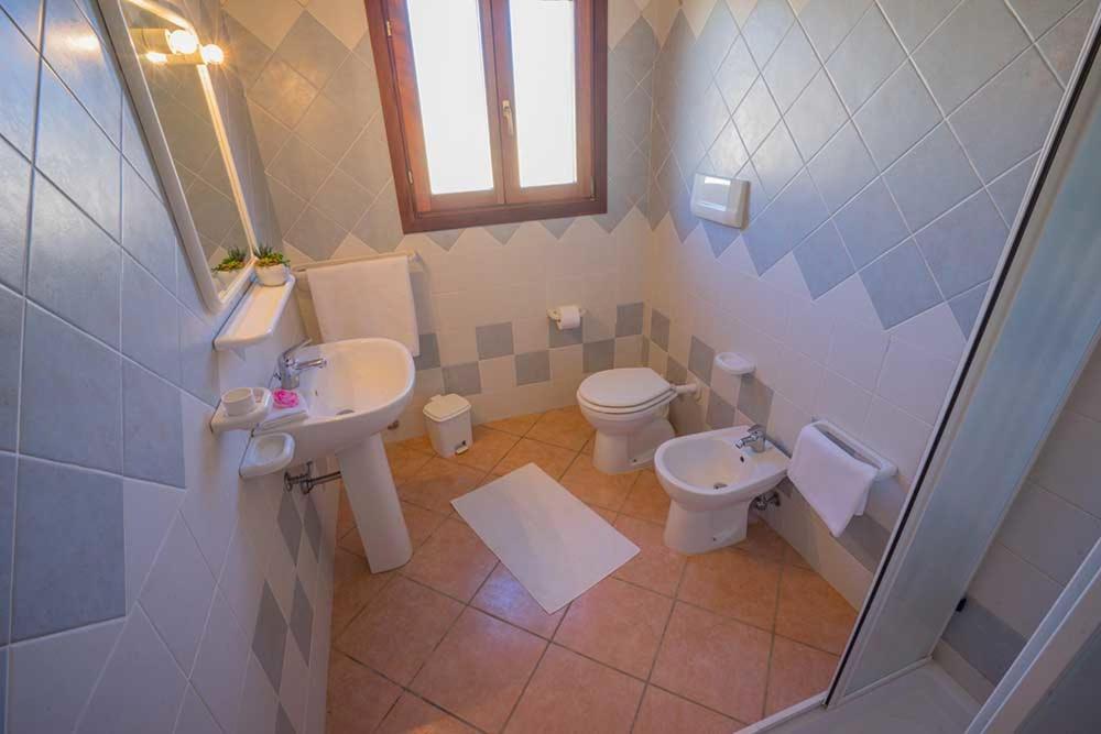 Residence Baia Sant Anna Con Piscina Tanaunella Eksteriør billede